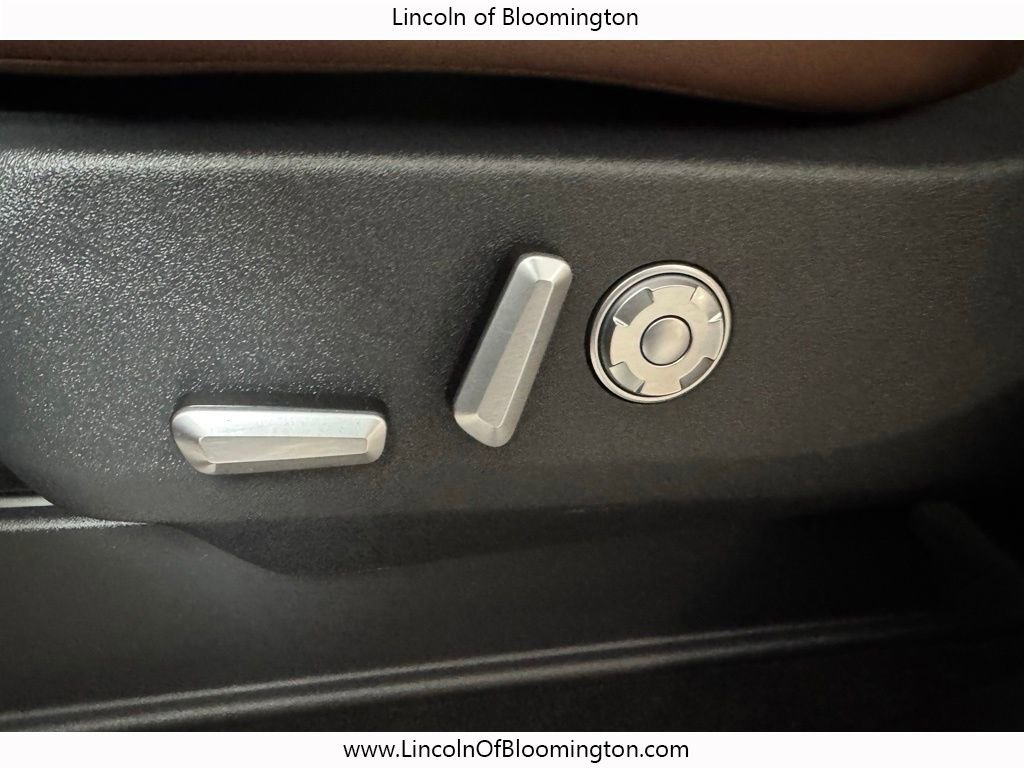 Certified 2025 Lincoln Navigator Reserve AWD/4WD image 43