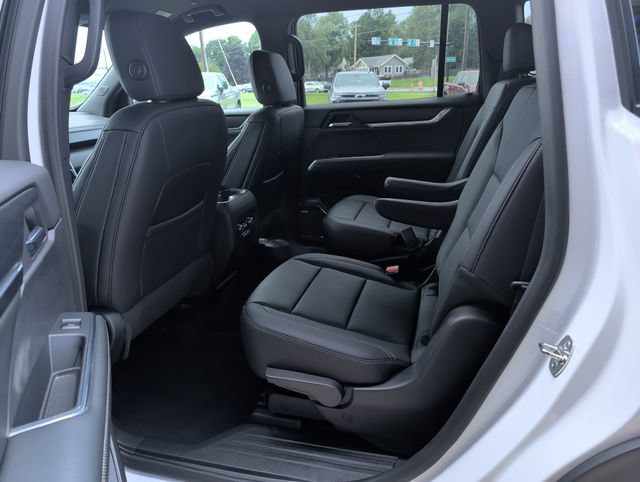 Used 2026 GMC Acadia Elevation w/ Elevation Premium Package FWD image 23