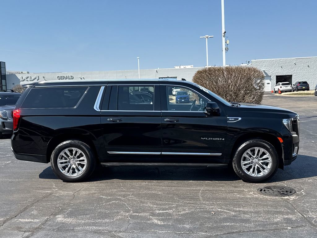 Used 2022 GMC Yukon XL SLT w/ SLT Premium Package image 11