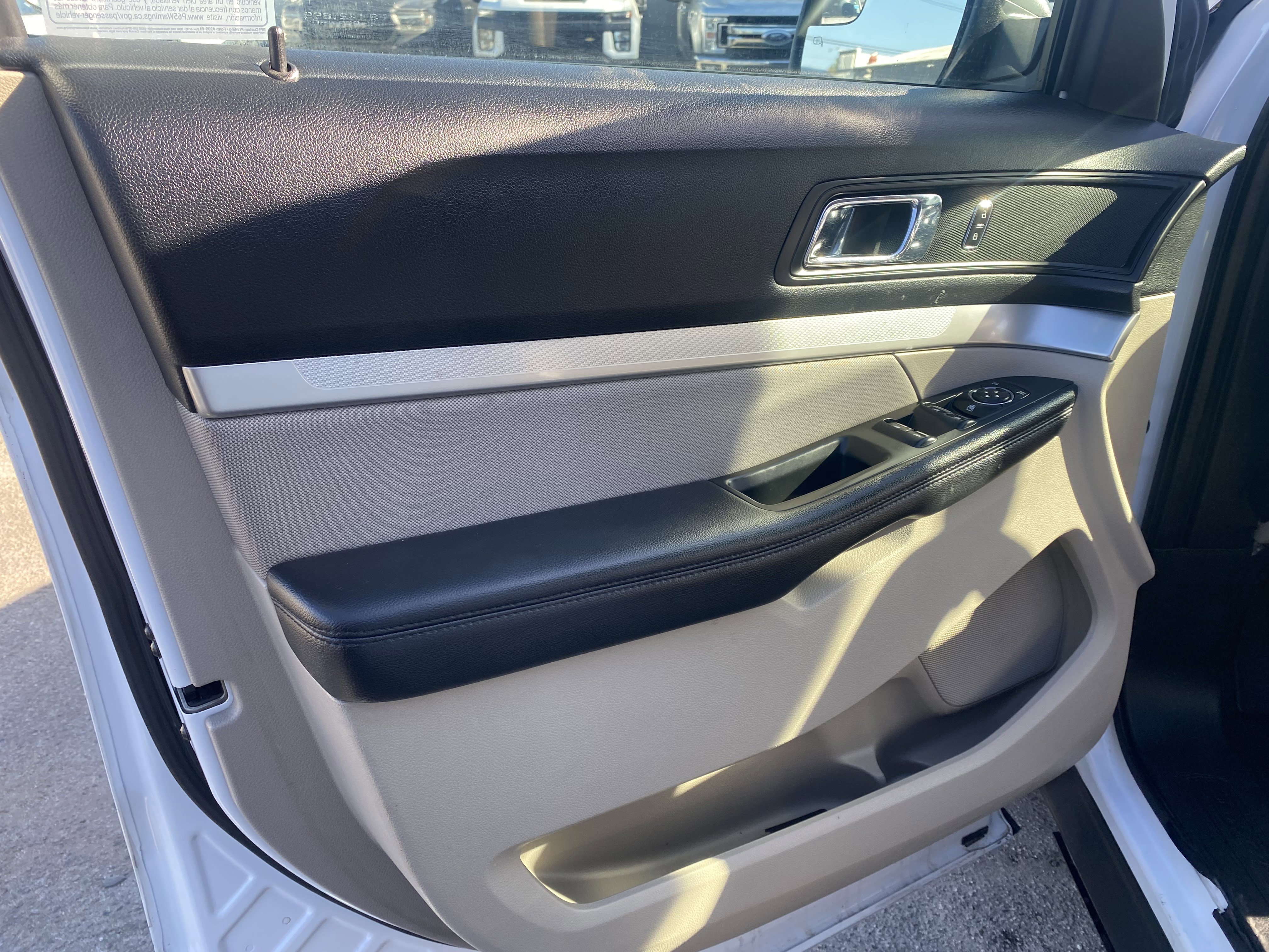 Used 2018 Ford Explorer FWD image 12