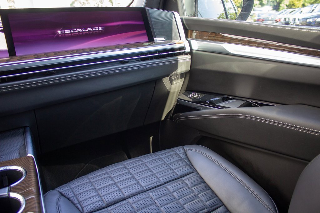 Used 2025 Cadillac Escalade ESV Sport Platinum image 19