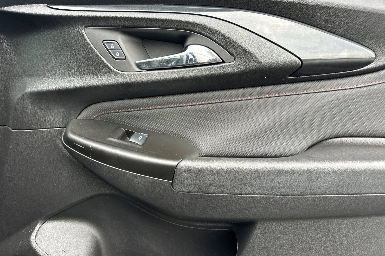 Used 2023 Chevrolet TrailBlazer RS w/ Sun and Liftgate Package image 21