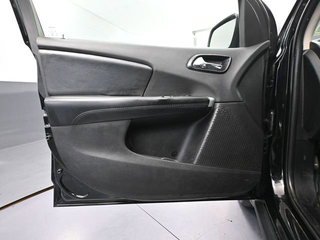 Used 2019 Dodge Journey SE image 16