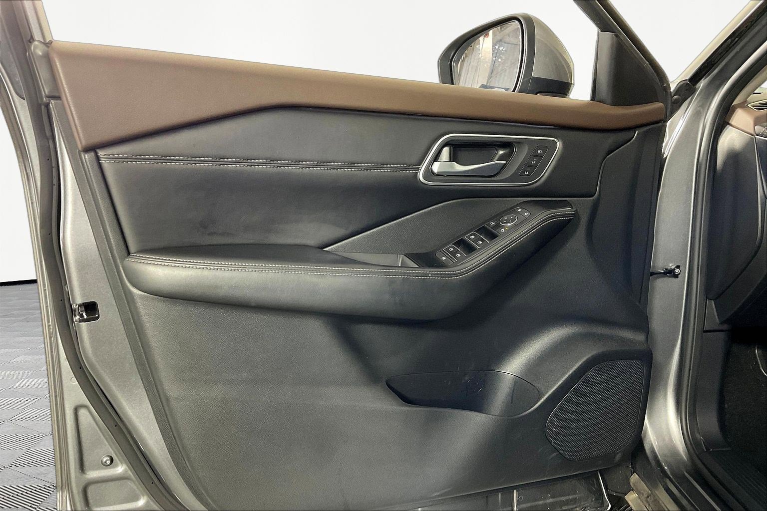 Used 2021 Nissan Rogue Platinum image 20