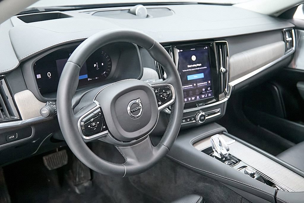 Certified 2023 Volvo S90 B6 Ultimate w/ Lounge Package image 13