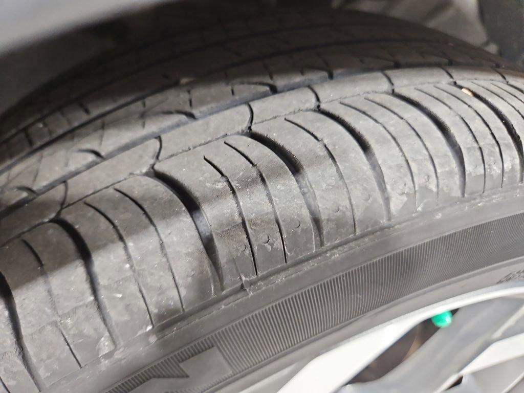 Used 2022 Hyundai Venue SEL image 28