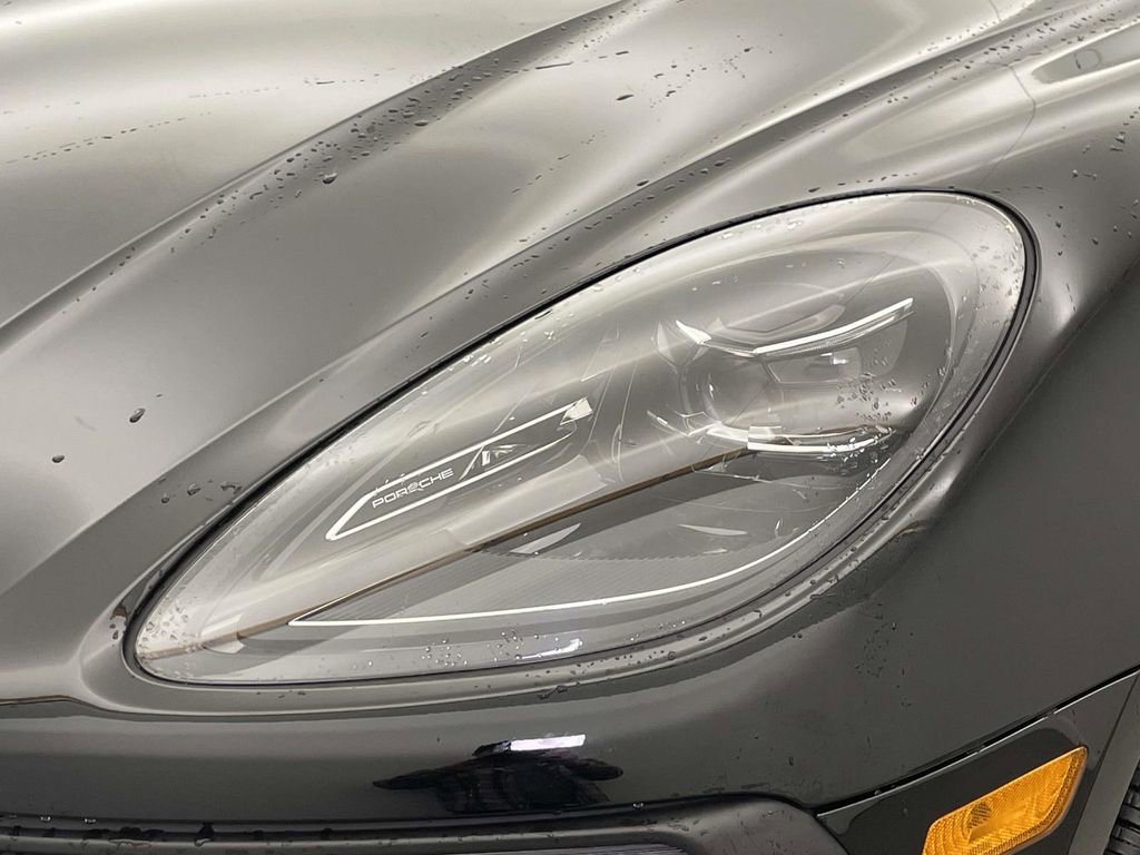 Certified 2025 Porsche Macan AWD/4WD image 15