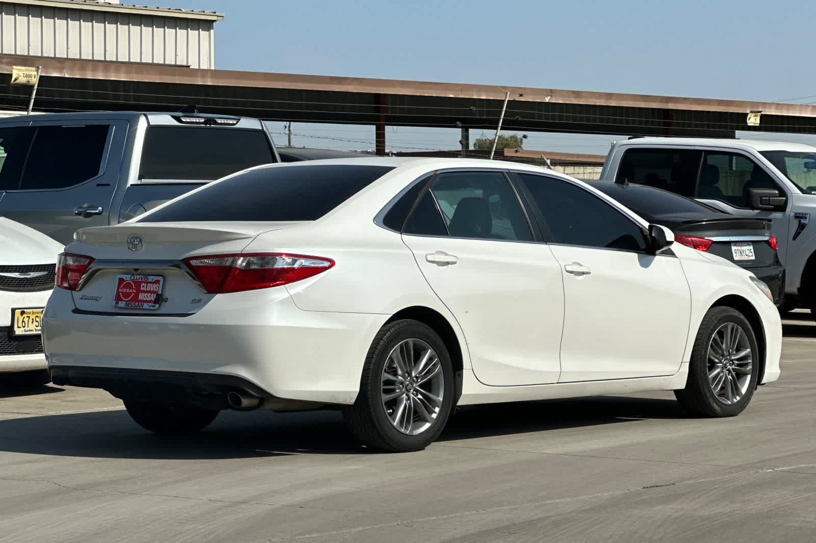 Used 2016 Toyota Camry SE FWD image 3