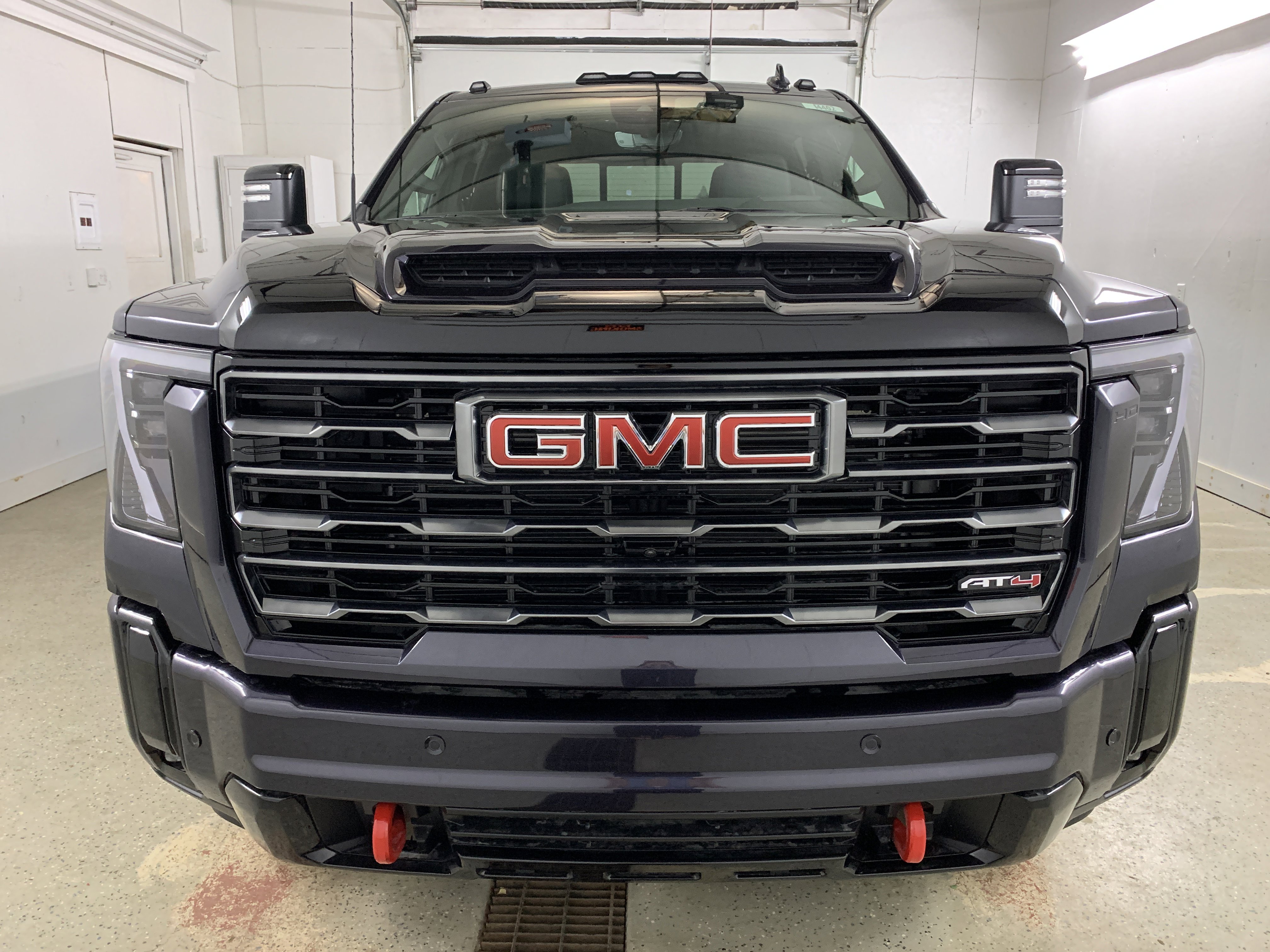New 2025 GMC Sierra 2500 AT4 w/ AT4 Premium Plus Package image 2