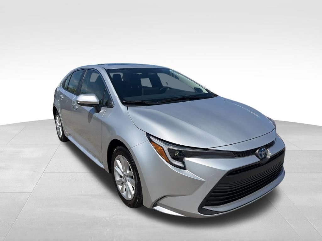Used 2025 Toyota Corolla XLE image 8