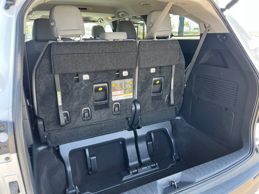 Used 2025 Toyota Sienna XLE FWD image 10