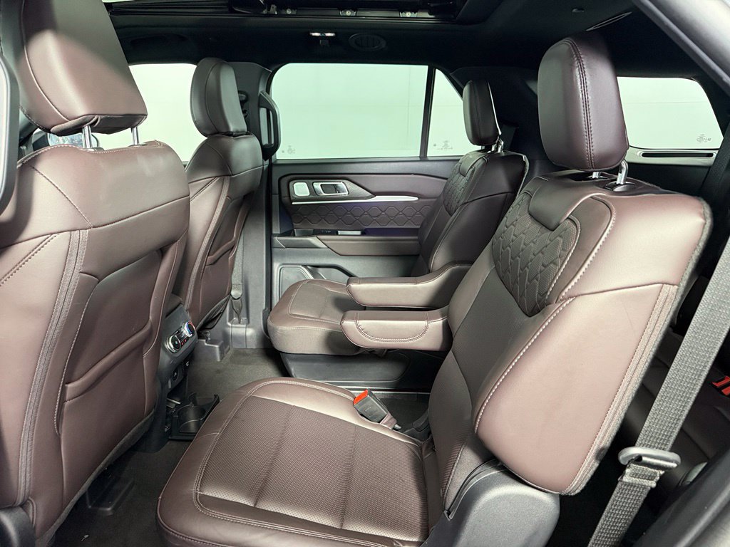 Used 2025 Ford Explorer Platinum w/ LUX Leather Package AWD/4WD image 18