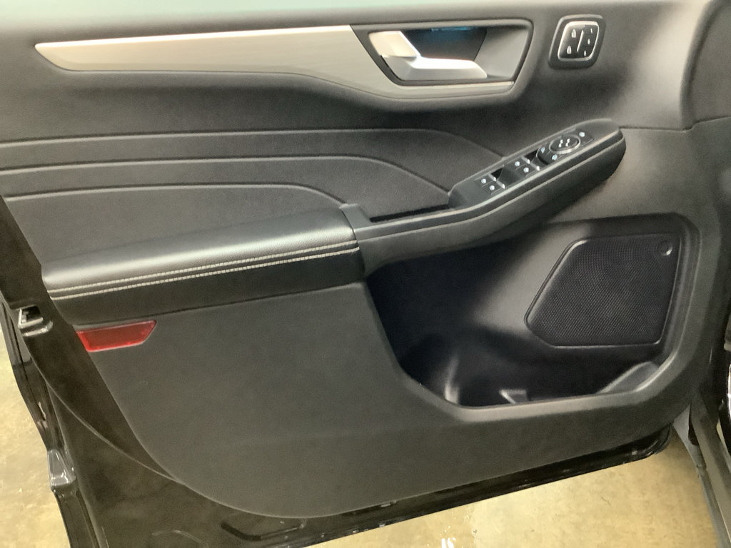 Used 2024 Ford Escape Platinum AWD/4WD image 11