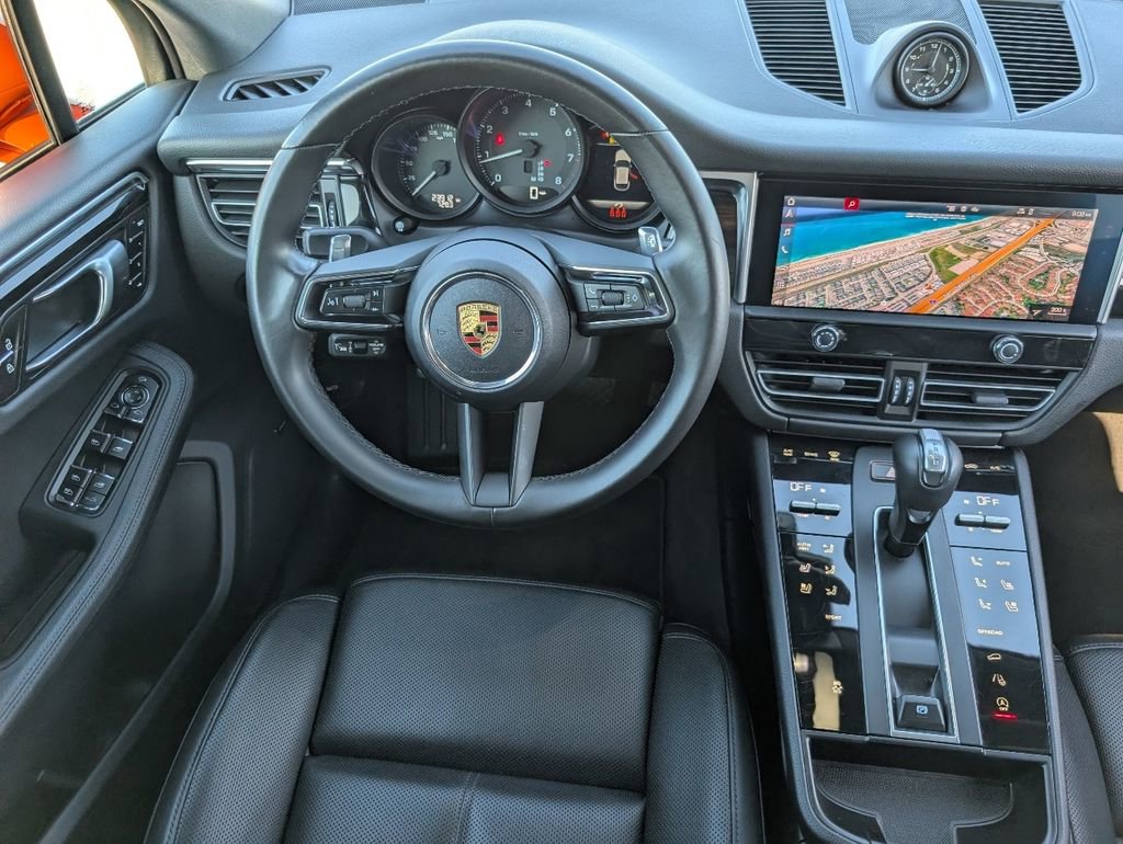 Certified 2024 Porsche Macan image 19