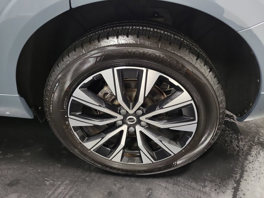 Used 2023 Volvo XC60 B5 Plus AWD/4WD image 12