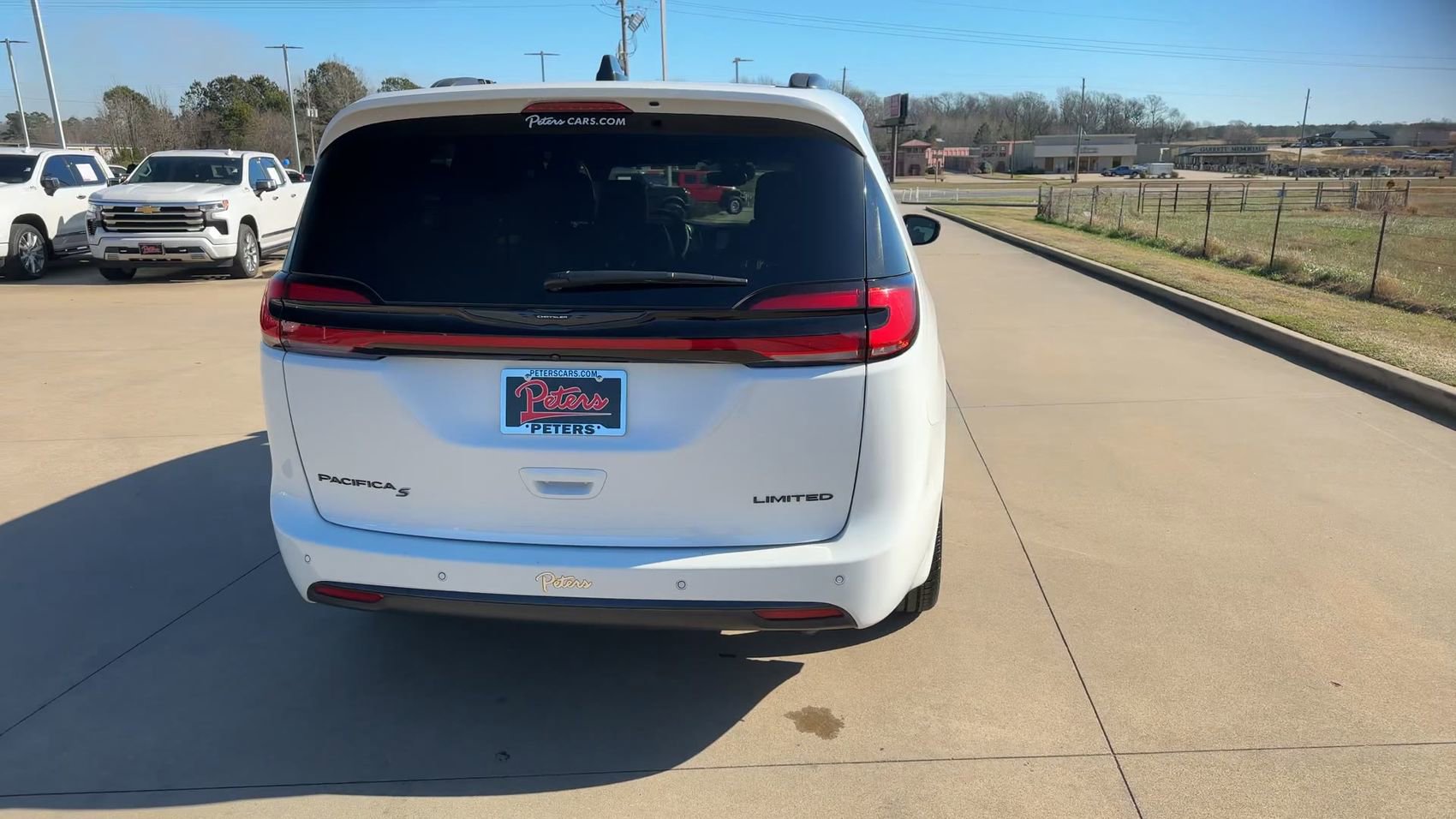 Used 2025 Chrysler Pacifica Limited image 8