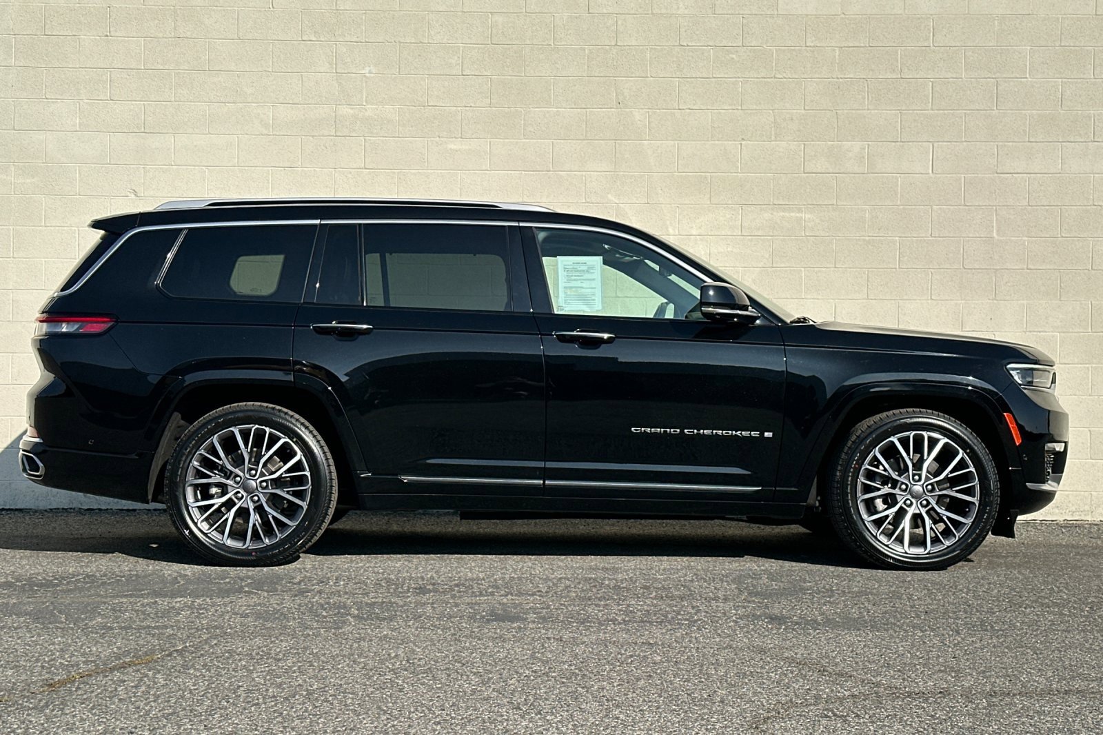 Used 2023 Jeep Grand Cherokee L Summit image 3