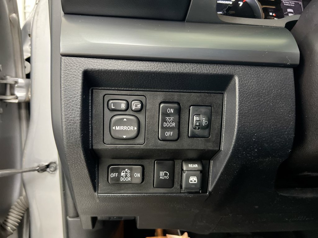 Used 2018 Toyota Tundra Platinum AWD/4WD image 18