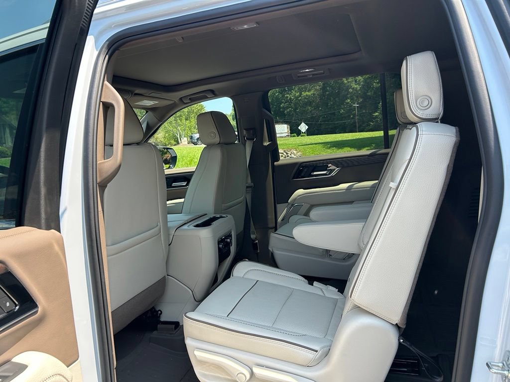 Used 2026 GMC Yukon XL Denali w/ Sun & Power Step Package AWD/4WD image 43