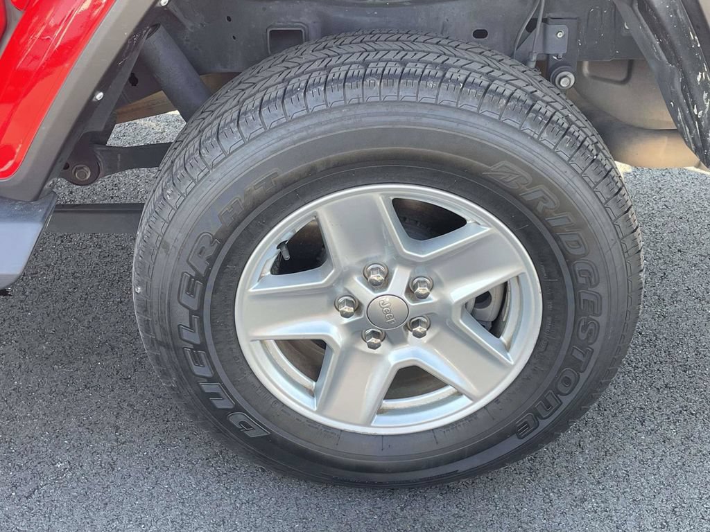 Used 2023 Jeep Gladiator Sport AWD/4WD image 9