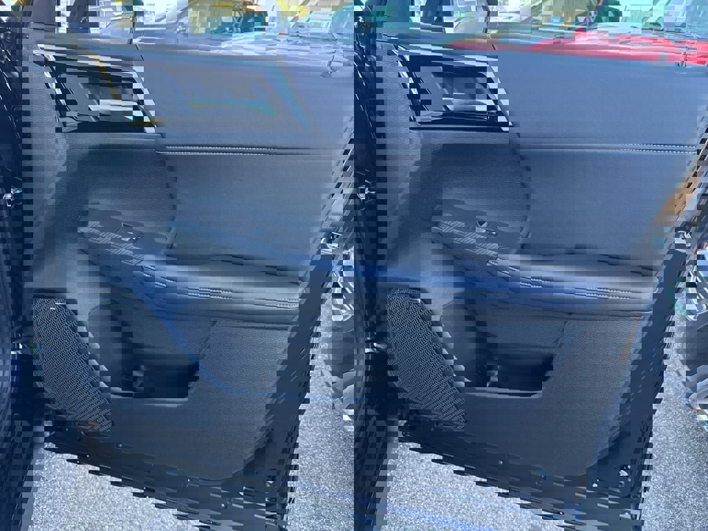 New 2025 Mitsubishi Outlander SE image 32