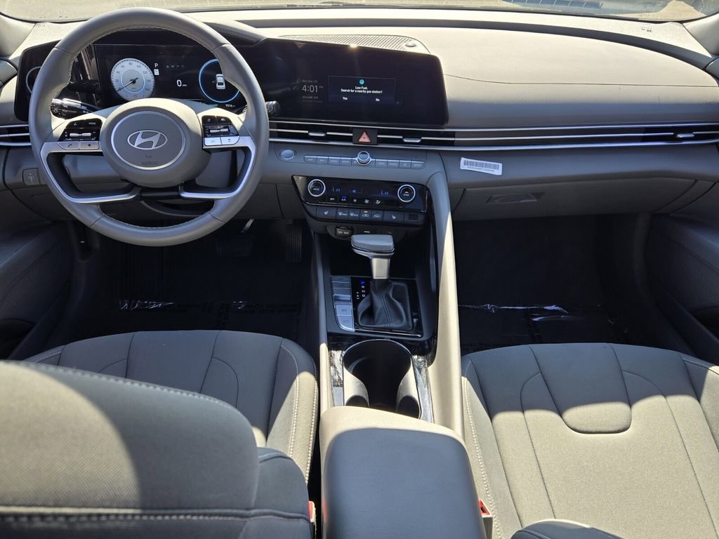 Certified 2025 Hyundai Elantra SEL image 12