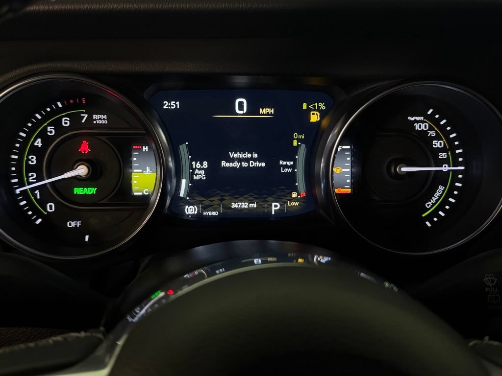 Used 2022 Jeep Wrangler Unlimited Sahara w/ Cold Weather Group AWD/4WD image 16