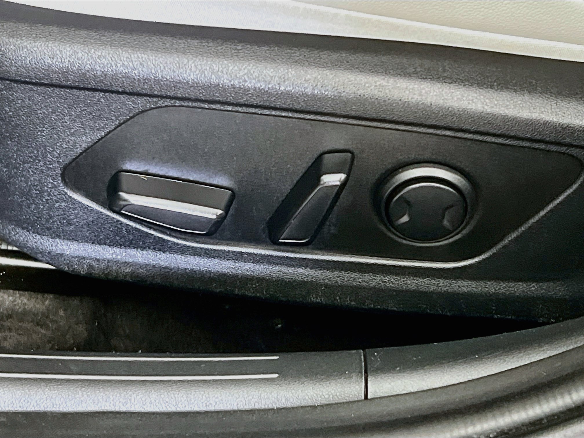 Used 2024 Hyundai Elantra Limited FWD image 15