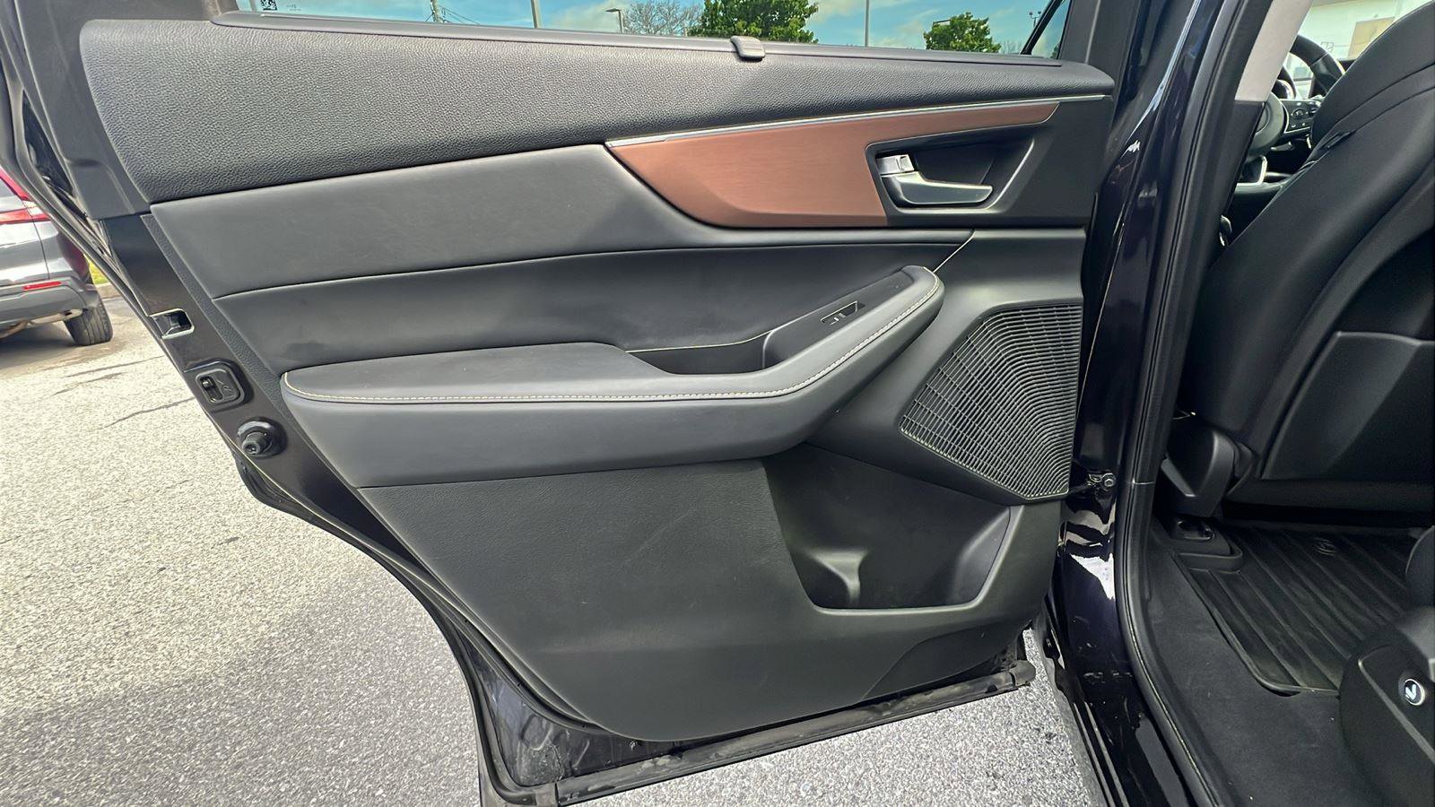 Used 2022 Acura MDX SH-AWD w/ Technology Package image 18