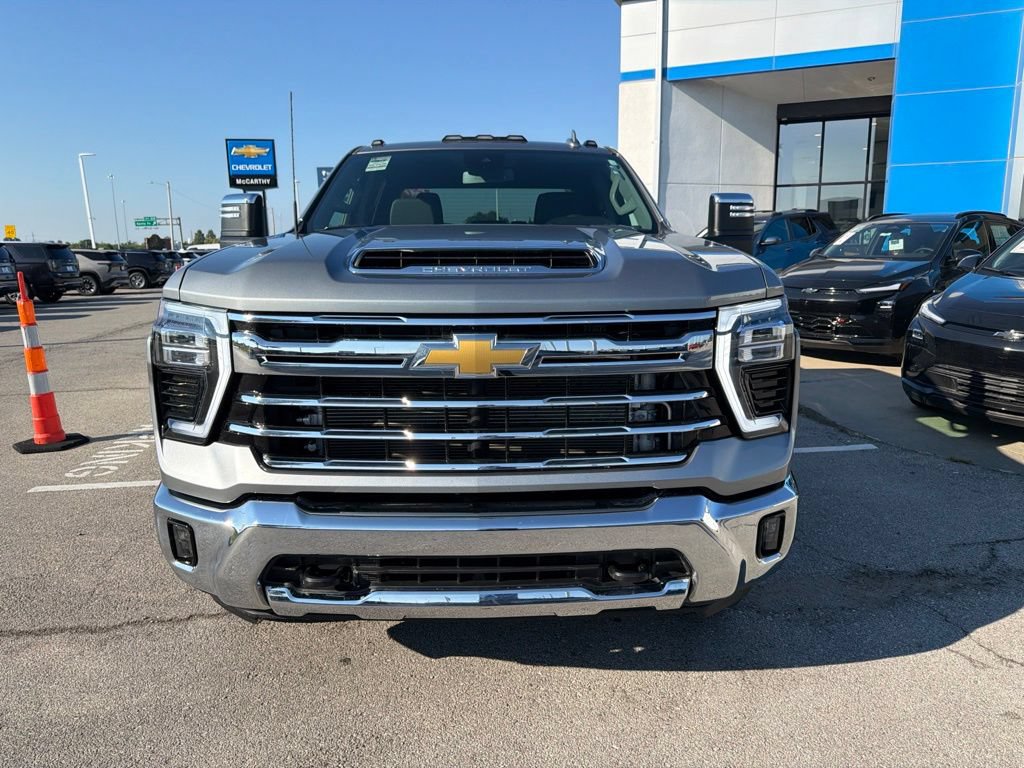 Used 2025 Chevrolet Silverado 3500 LTZ w/ LTZ Convenience Package AWD/4WD image 7