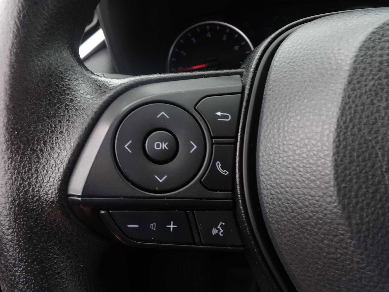 Used 2022 Toyota RAV4 LE image 18