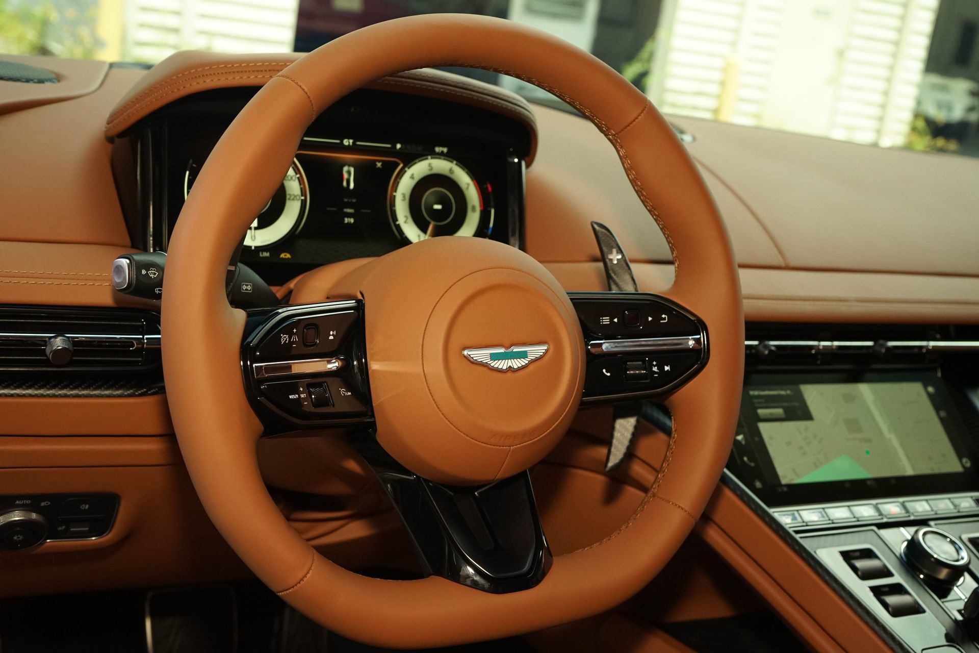 Used 2025 Aston Martin DB12 Coupe RWD image 20