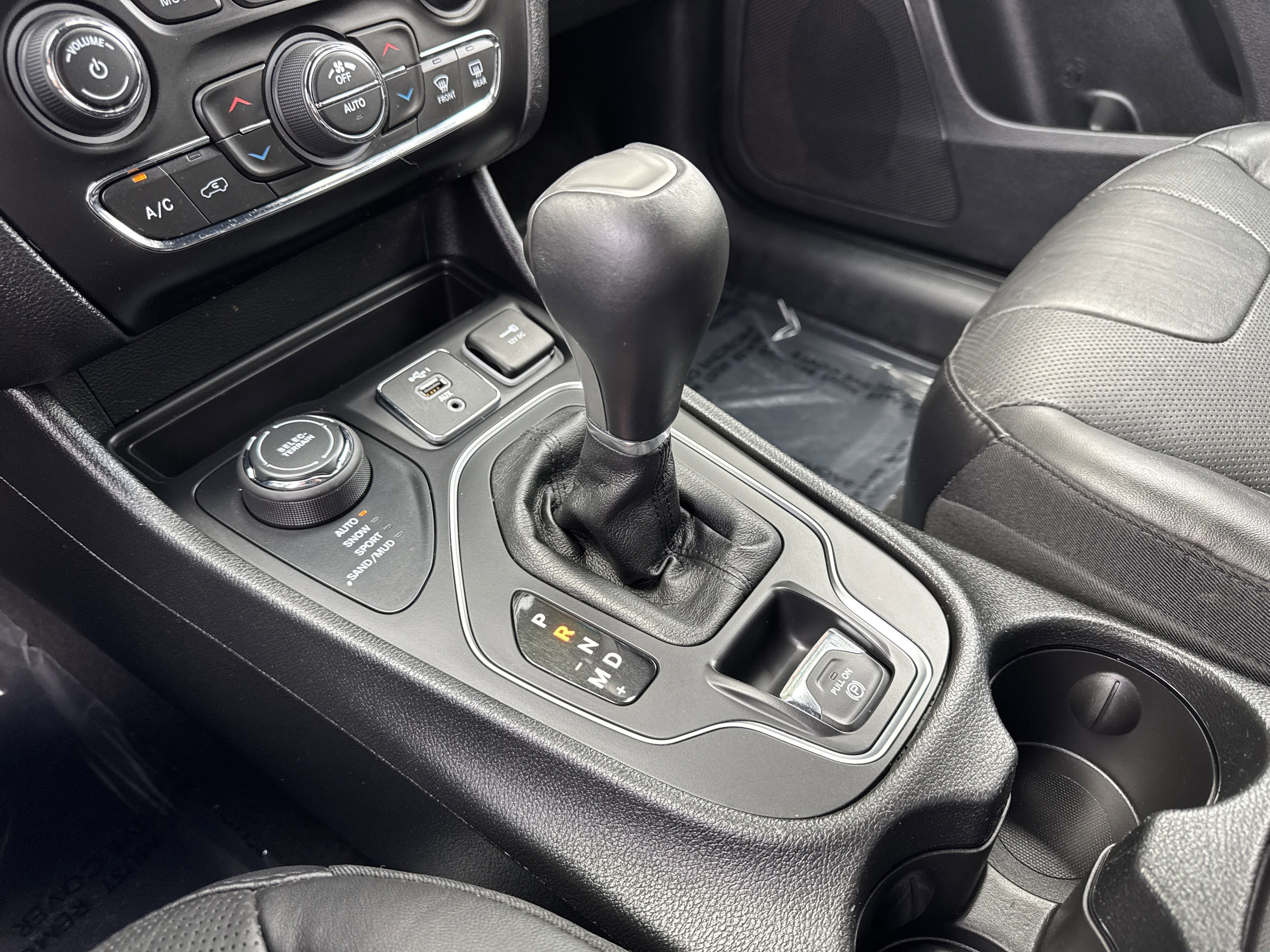 Used 2021 Jeep Cherokee Latitude Lux 80th Anniv w/ Quick Order Package 26U 80TH image 30