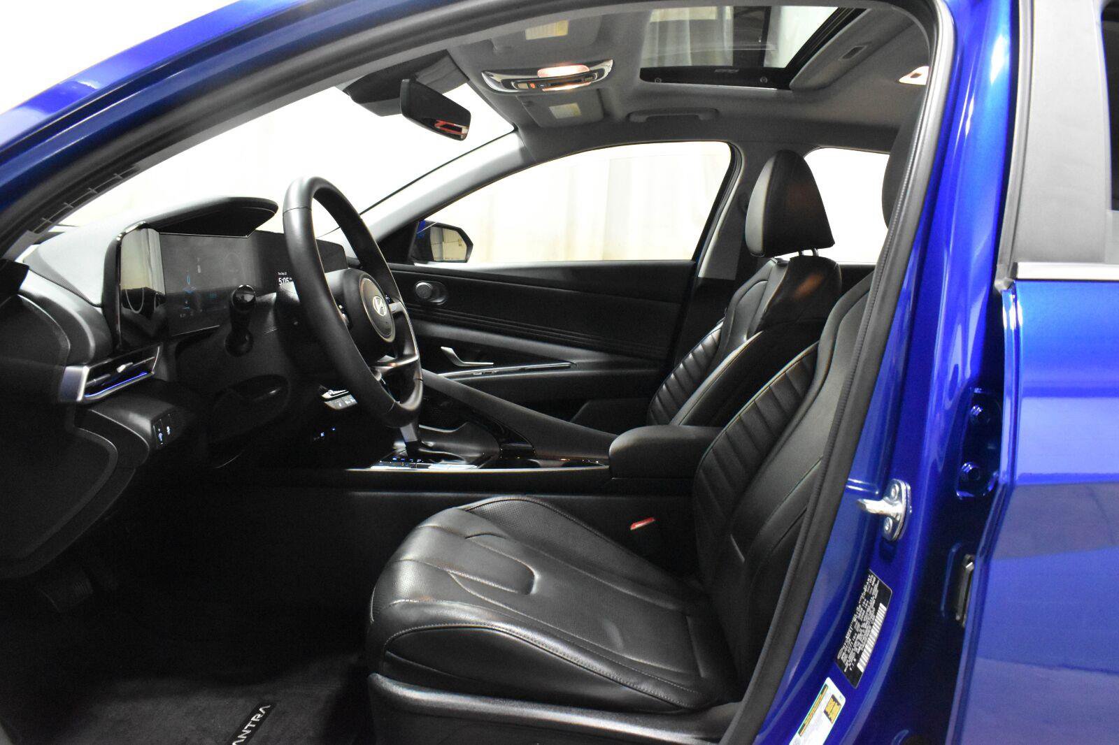 Used 2024 Hyundai Elantra Limited FWD image 3