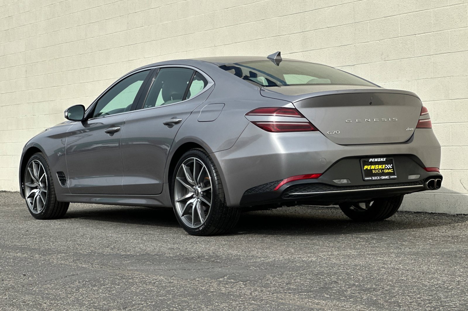 Used 2023 Genesis G70 2.0T image 6