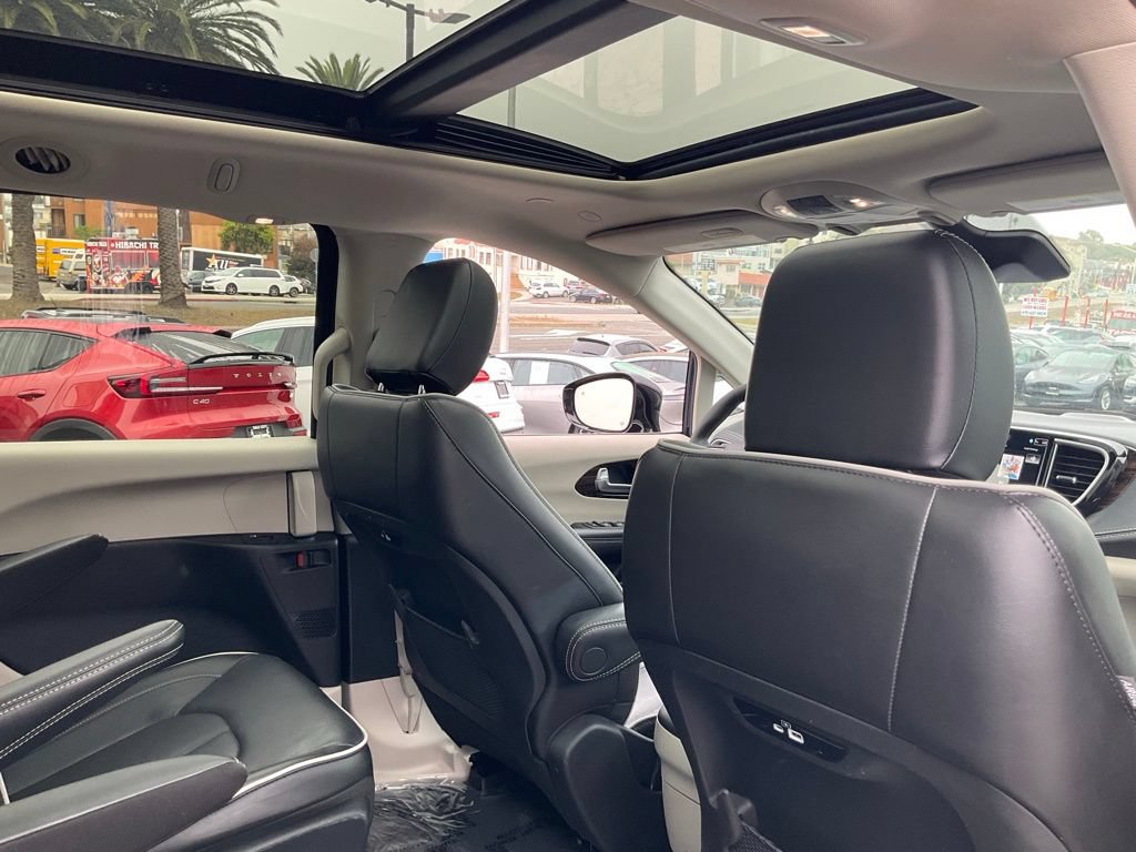 Used 2023 Chrysler Pacifica Limited FWD image 55
