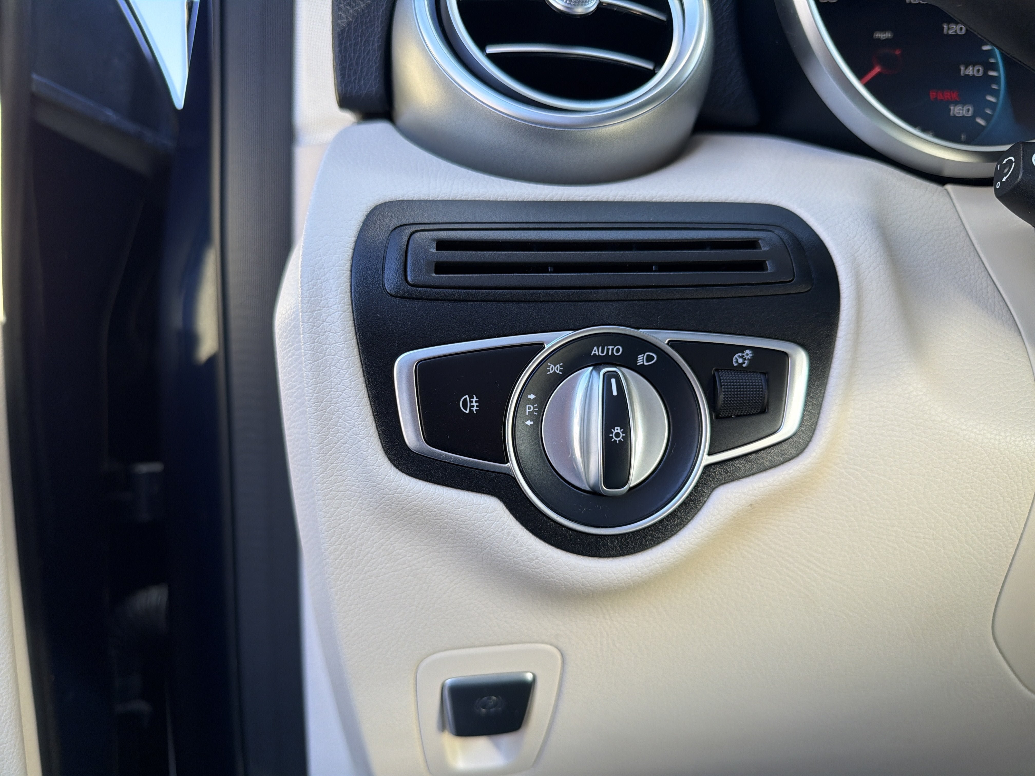 Used 2021 Mercedes-Benz GLC 300 4MATIC image 16