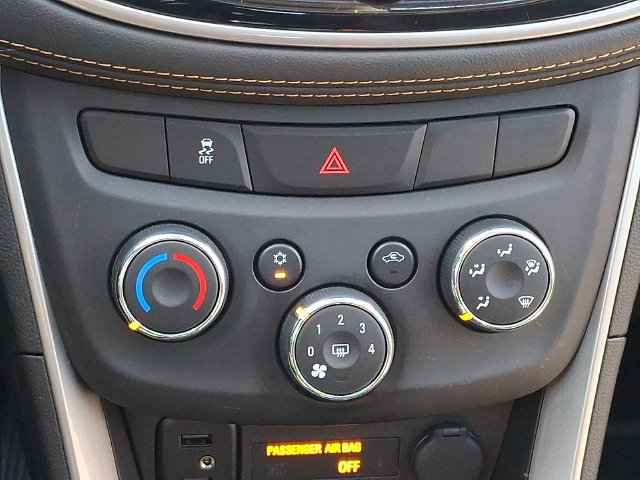 Used 2020 Chevrolet Trax LT w/ Sun & Sound Package FWD image 16