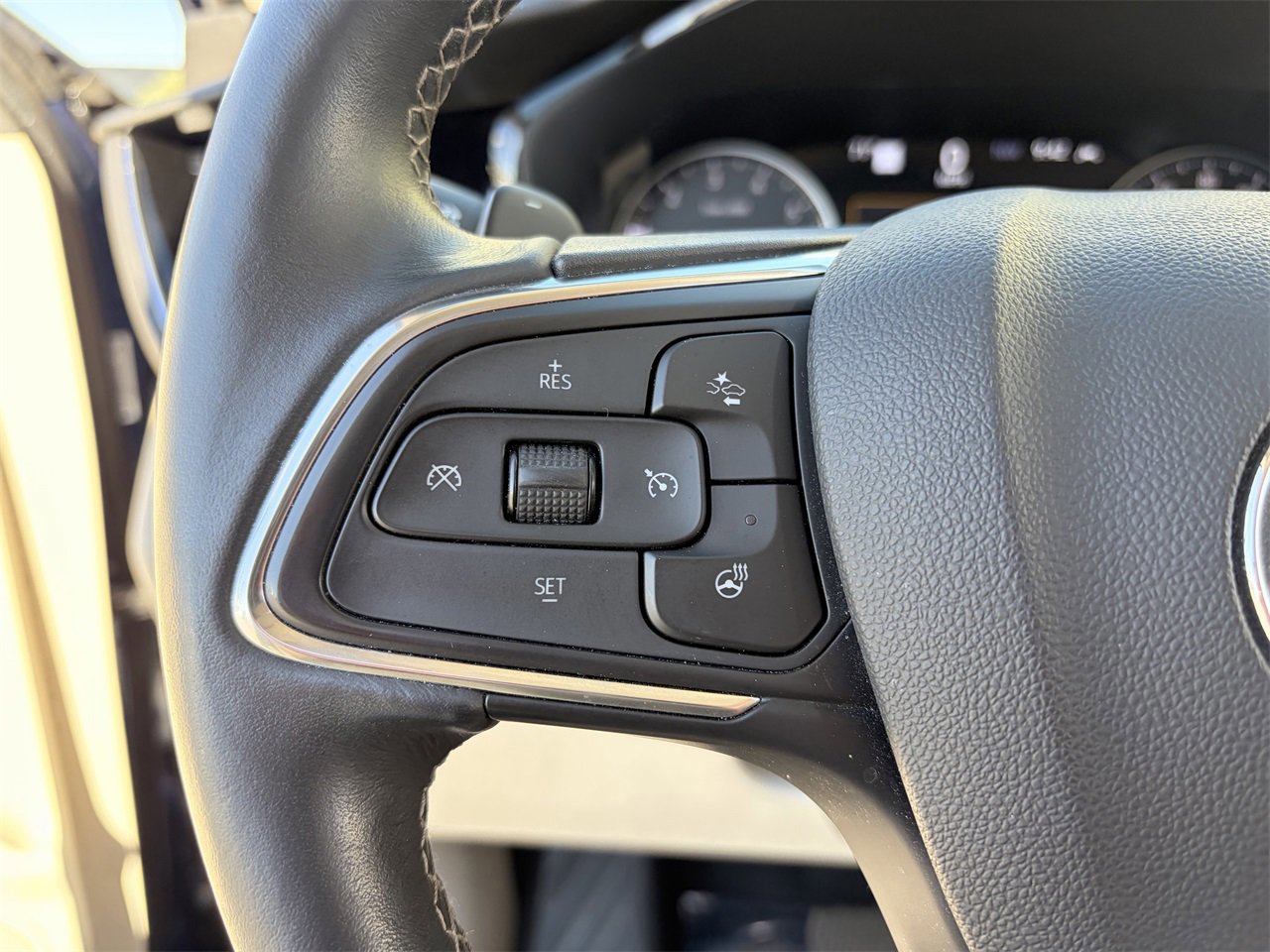 Used 2023 Buick Envision Avenir image 21