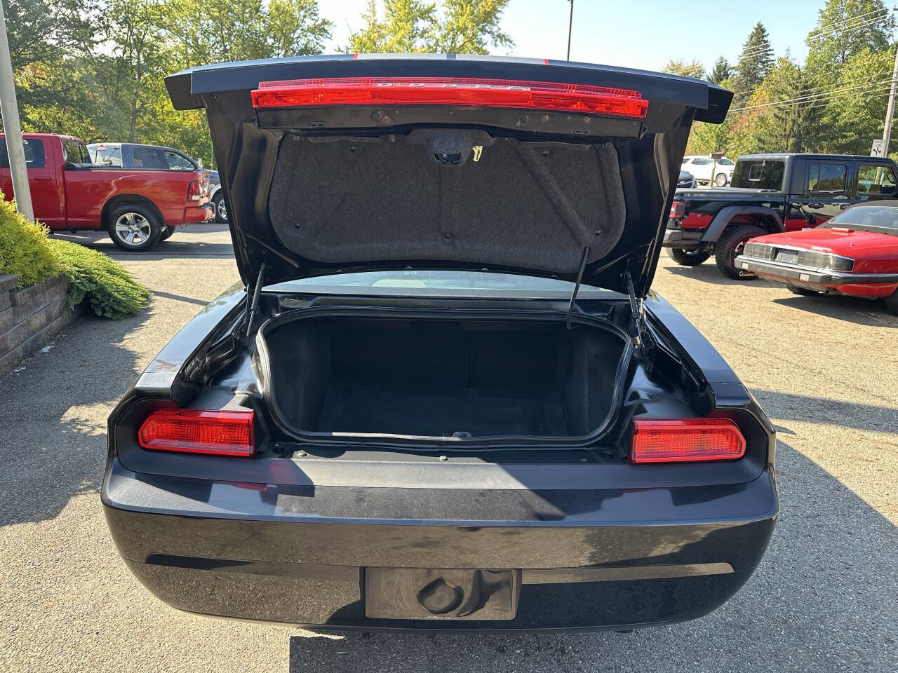 Used 2010 Dodge Challenger SE image 6