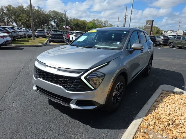 Used 2025 Kia Sportage LX image 2