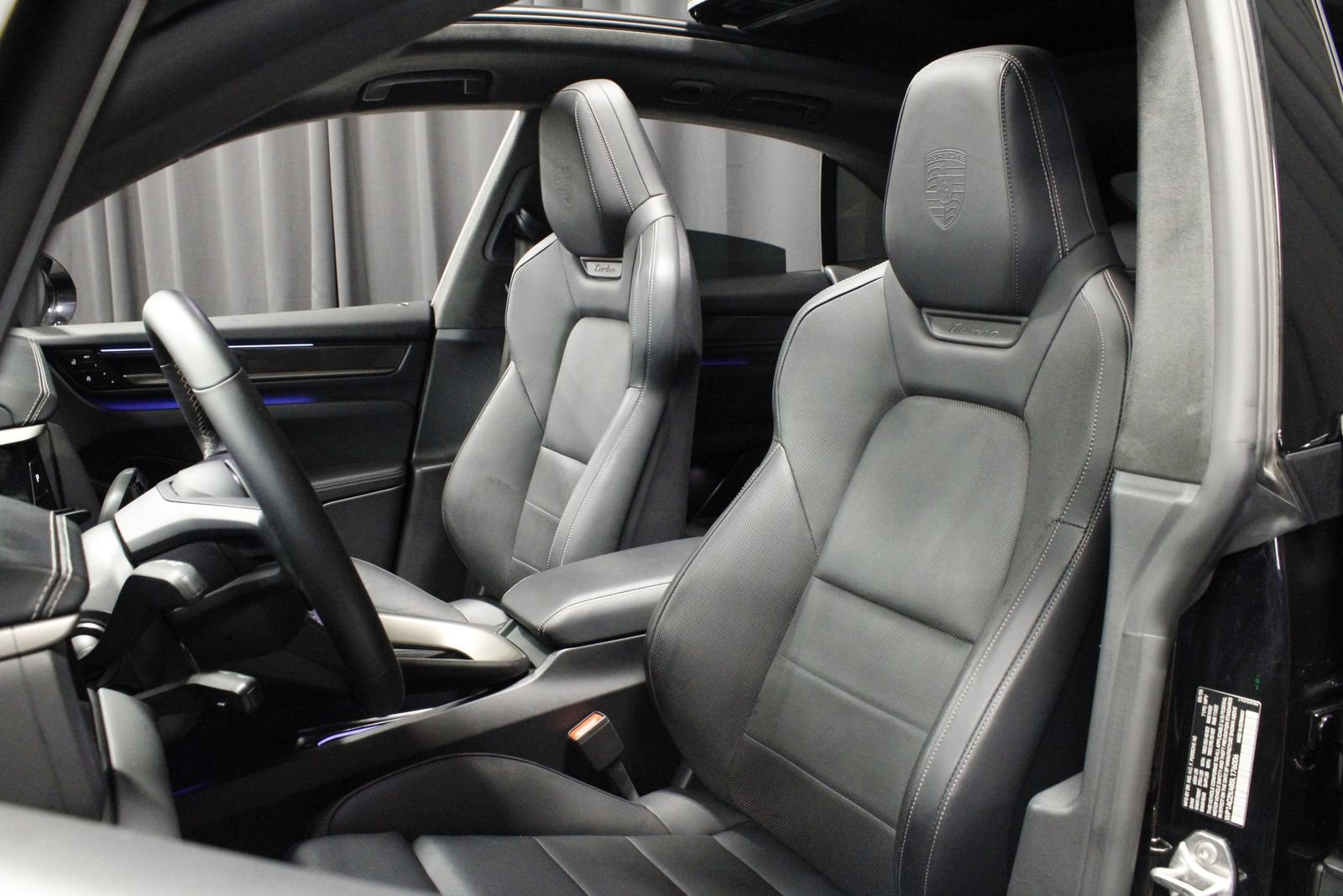Used 2025 Porsche Macan Turbo Electric AWD/4WD image 5