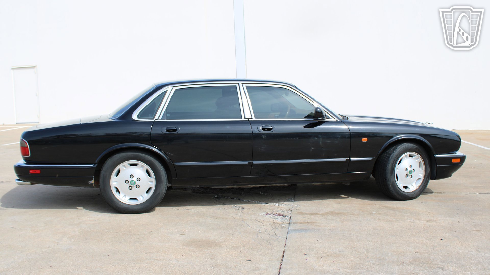 Used 1995 Jaguar XJ6 image 14