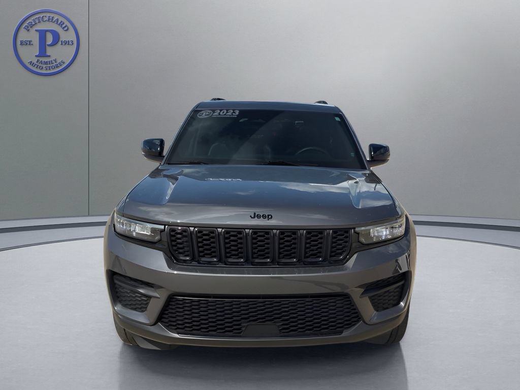 Used 2023 Jeep Grand Cherokee Altitude AWD/4WD image 2