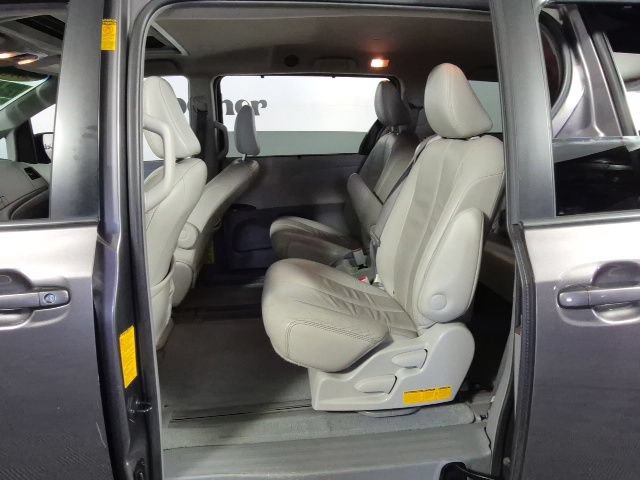 Used 2013 Toyota Sienna XLE FWD image 20