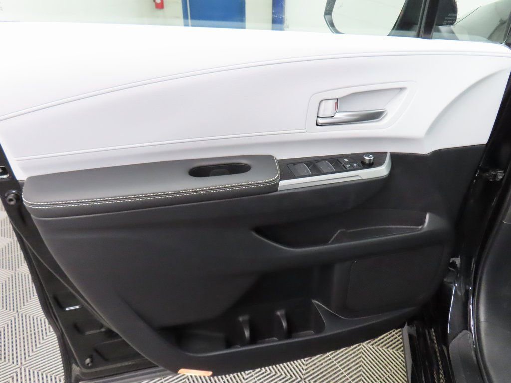 Used 2025 Toyota Sienna XSE image 51