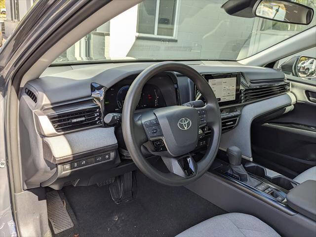Used 2025 Toyota Camry LE image 9