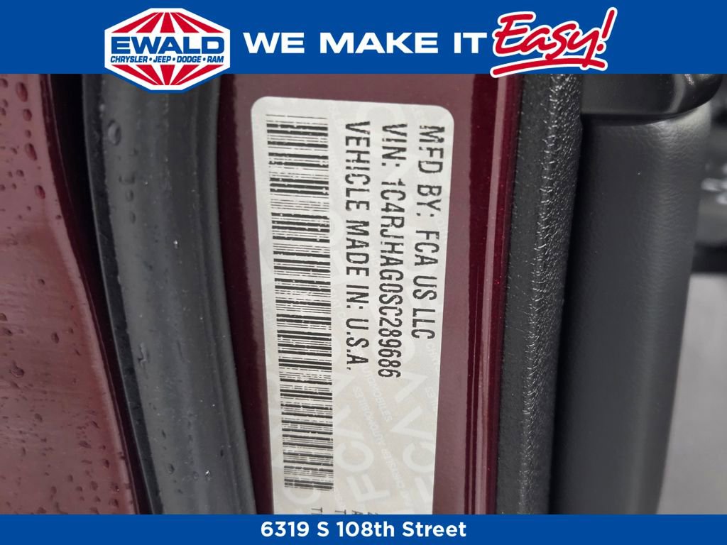 New 2025 Jeep Grand Cherokee Laredo X w/ Trailer Tow Package image 26