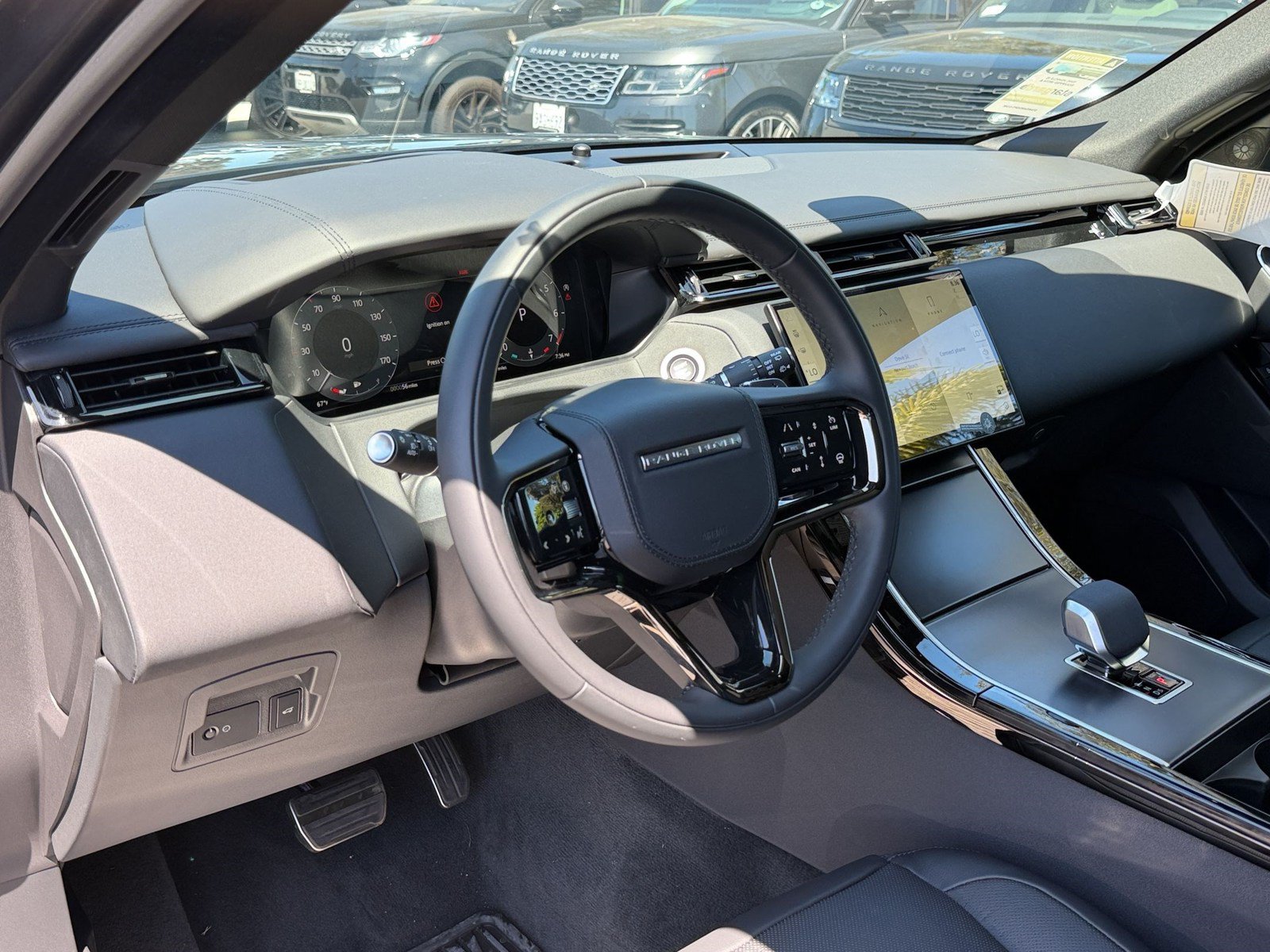 New 2026 Land Rover Range Rover Velar Dynamic SE AWD/4WD image 4