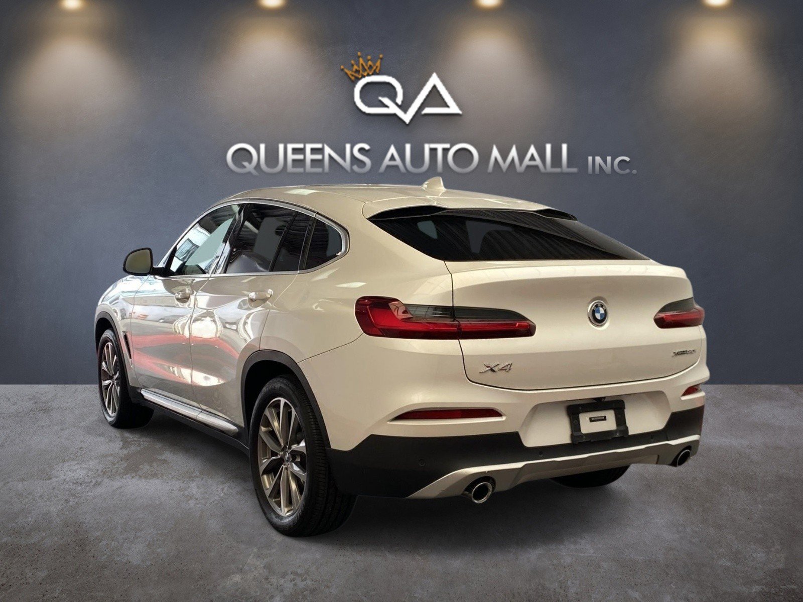 Used 2019 BMW X4 xDrive30i w/ Premium Package AWD/4WD image 4